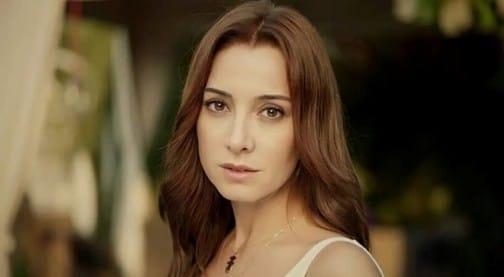 Çifte Saadet Hülya (Dolunay Soysert) Kimdir?