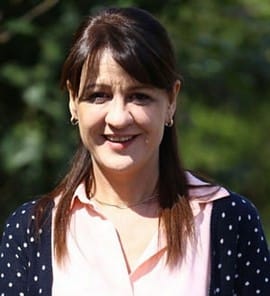 Kırgın Çiçekler Nezihe Kimdir?