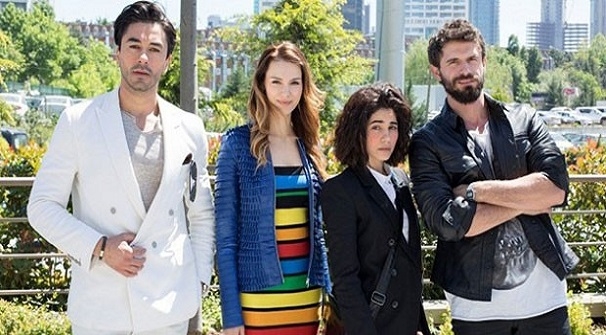 Seviyor Sevmiyor Dizisinin Tekrarları Ne Zaman Yayınlanacak?