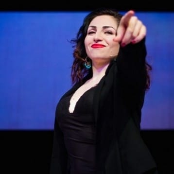 Karagül Lütfiye Oya Capella Kimdir?