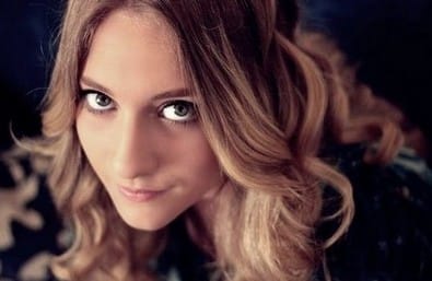 Ufak Tefek Cinayetler Derya Kimdir?