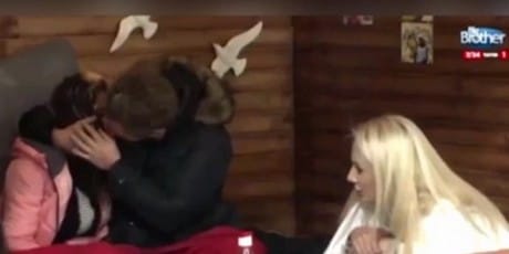 Big Brother’Da Arsel Ve İdil Öpüştü Yayın Kesildi