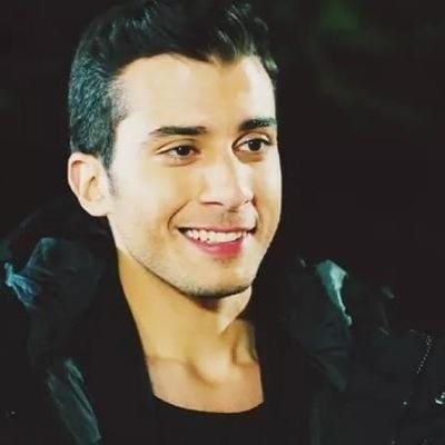 Aslan Ailem Umut Kimdir?