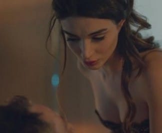 Fi Dizisi Ayşenur Çetin Kimdir?