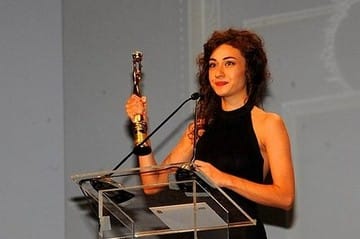 Kayıtdışı Sevda Kimdir?