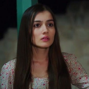 Yasak Elma Zeynep Kimdir?